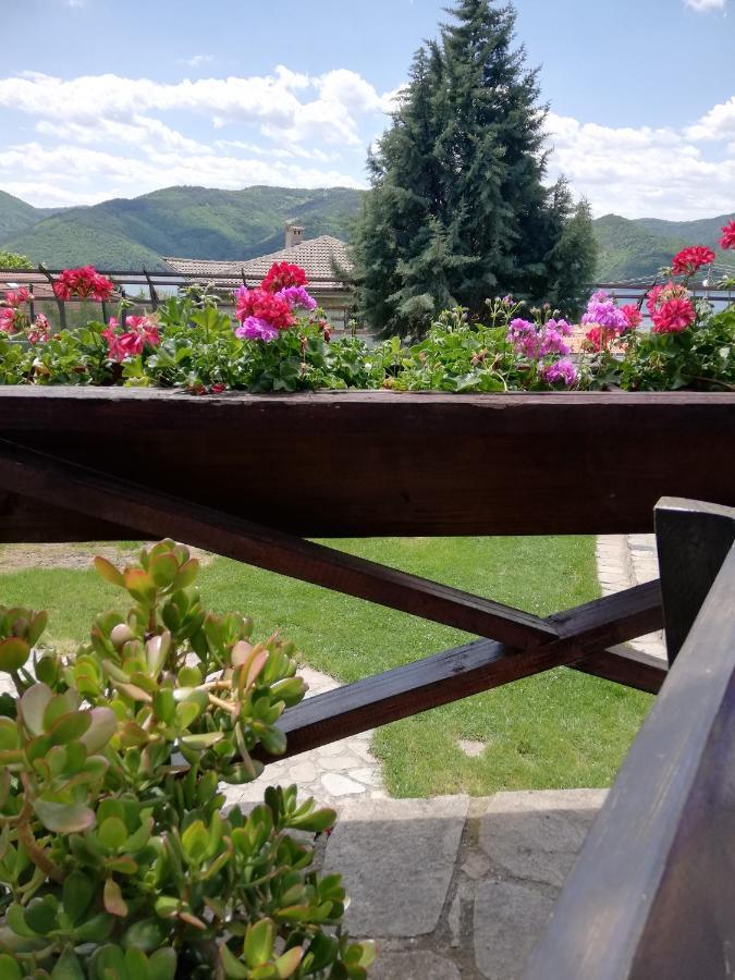 Trifon Zarezan Family Hotel Glavatartsi Exterior photo