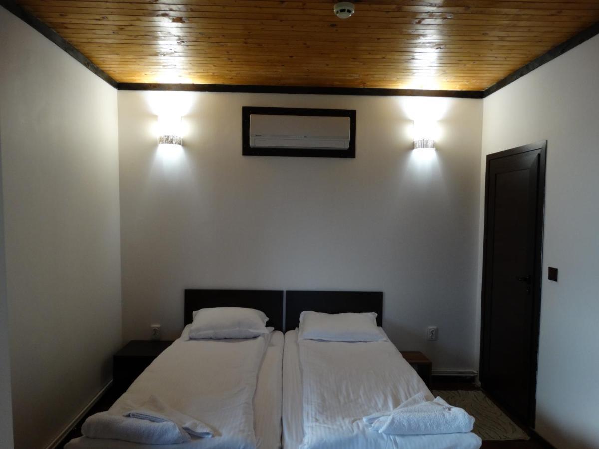Trifon Zarezan Family Hotel Glavatartsi Exterior photo