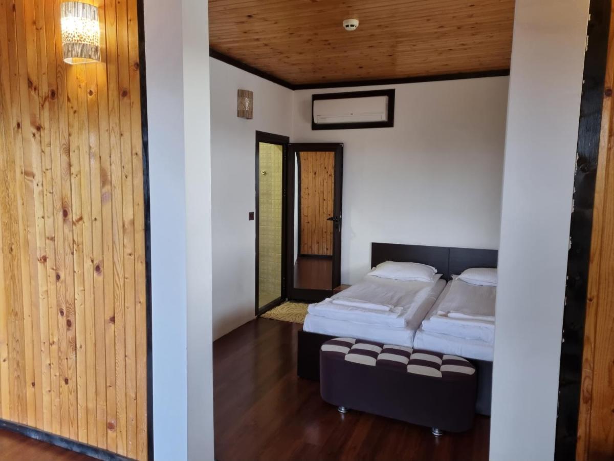 Trifon Zarezan Family Hotel Glavatartsi Exterior photo